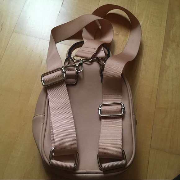 Pink faux leather backpack - Picture 3 of 3